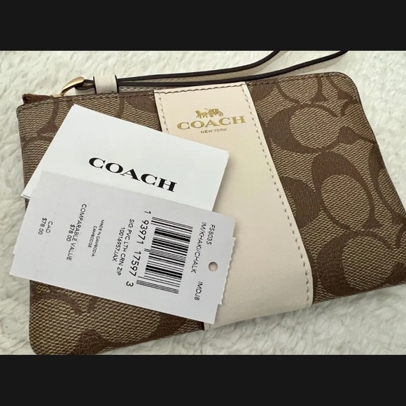 Coach Corner Zip Wrislet in Signature Canvas - - Picture 5 of 5